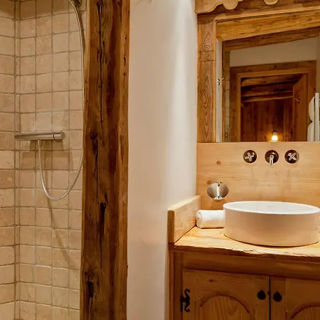 Maison Spacieuse Au Centre De Pour 8 Pers. Avec Cheminee Et Parking - Fr-1-568-18 Courchevel