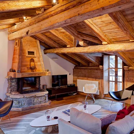 Maison Spacieuse Au Centre De Pour 8 Pers. Avec Cheminee Et Parking - Fr-1-568-18 *